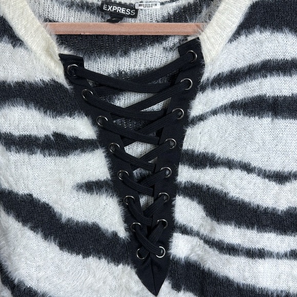 (N4) Express Zebra Sweater Soft and comfortable oversay size S - Picture 5 of 12